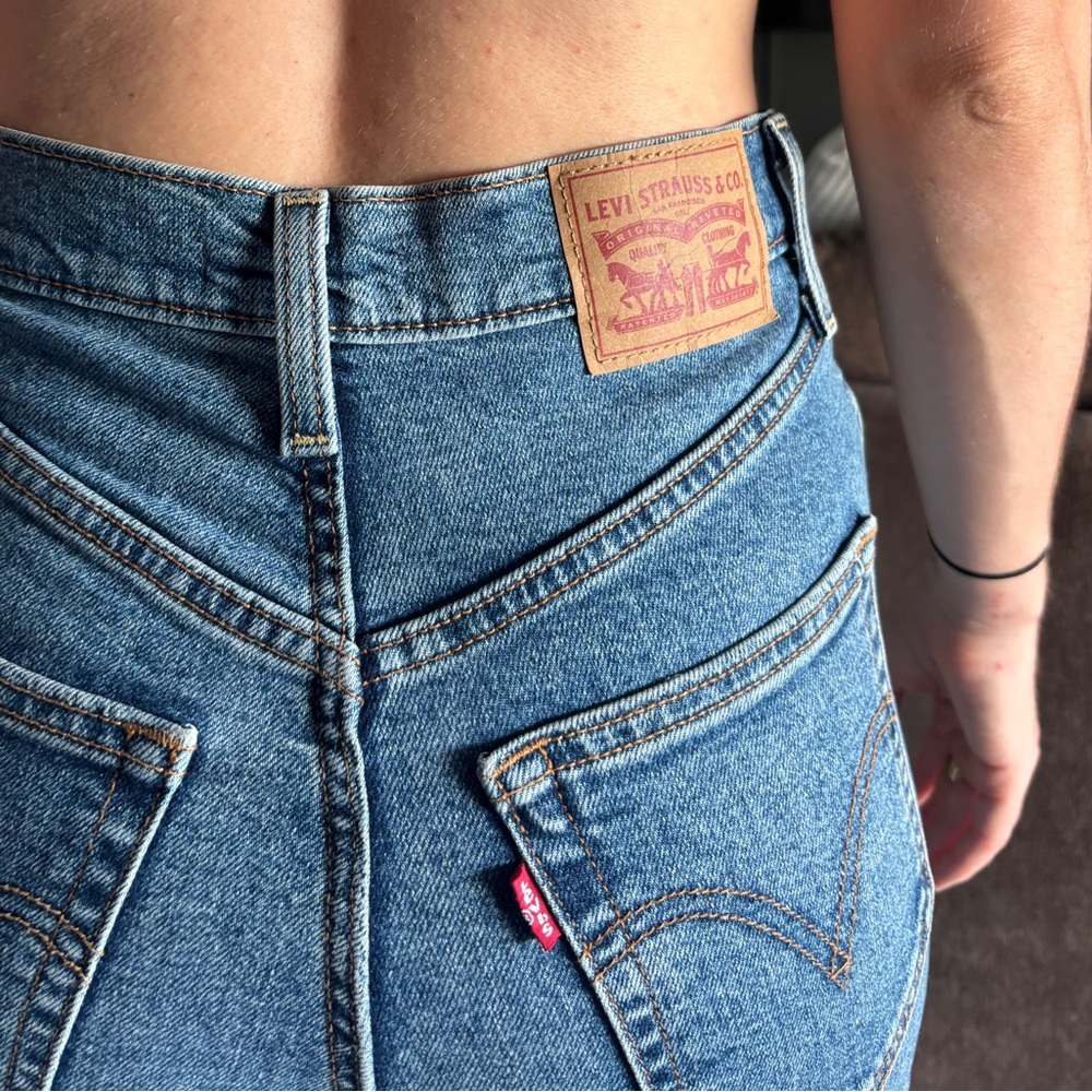 Levi's High Rise Blue Women's Jeans - Picture 4 of 8